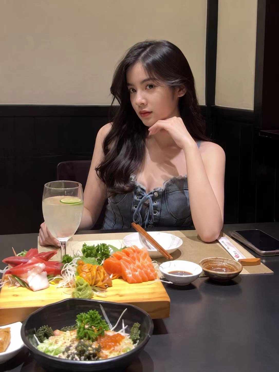 Lily胡志明个人照片3